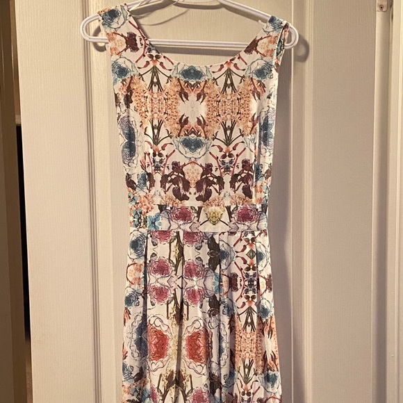 Dress - Picture 2 of 4